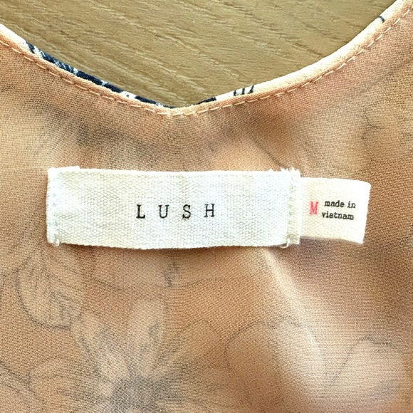 Lush Peach and White Floral Camisole - Picture 3 of 3